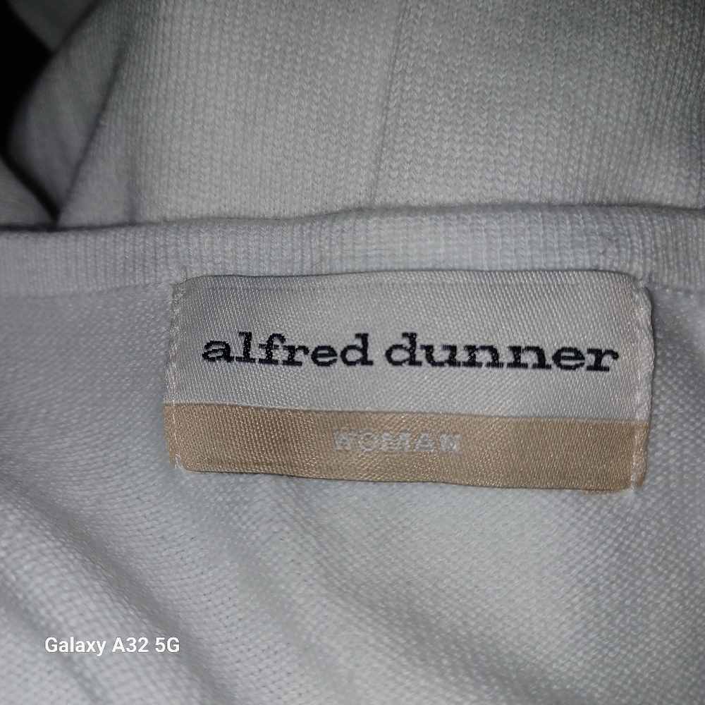 Alfred Dunner New Women Size 1X White Top with Blue Floral Embroidery - Picture 2 of 10